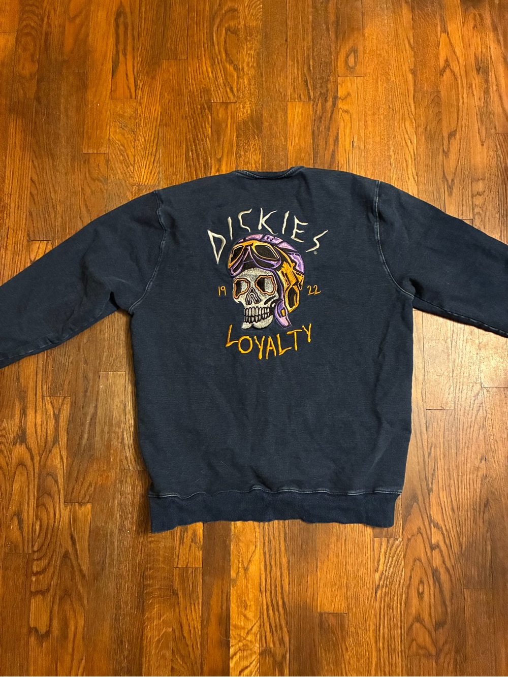 Dickies embroidered sweatshirt size large